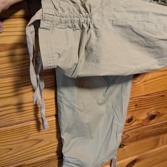 3/$15** Gloria Vanderbilt Khaki Cropped Cargo Pants - Picture 4 of 7